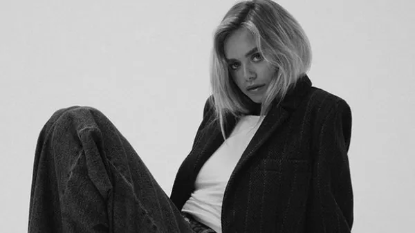 Сексапільна любка Шумахера-молодшого вразила розкутим образом та фігурою – кадри еротичної насолоди