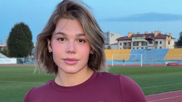 Легкоатлетка Лочман випромінює природну красу на новому селфі – фанати у захваті