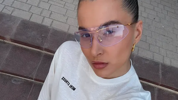 Дубінчак ефектно вітає з Різдвом: українка у мініспідниці ледь не засвітила найінтимніше