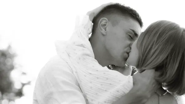 "Життя поза кадром": дружина гравця Карпат розчулила сімейними фото – вони приклад для багатьох