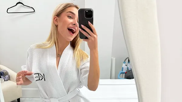 Танцевальный перформанс бывшей Костышина в мини-юбке – эффектная и ритмичная