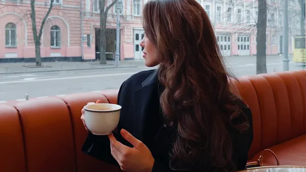 Модна супутниця кіпера Кривбасу тішить шанувальників іспанськими пейзажами – неймовірна естетика