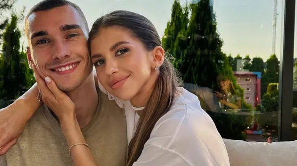 Возлюбленная Стецкова засветила первое совместное фото – сочные кадры и удивительная фигура