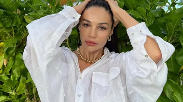 Неймовірна кохана Коноплянки показала, чим займається на відпочинку в райському місці – фото