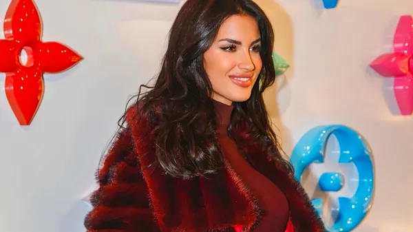 Журналістка Серії А вразила сміливим образом із відкритими стегнами – це варто побачити