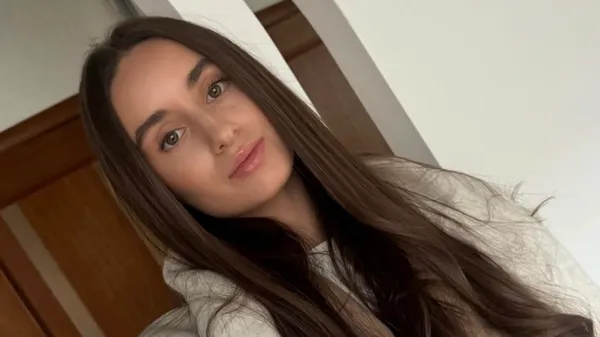 Ведуча Кривбасу продемонструвала стильний образ – шанувальники клубу не стримують захоплення