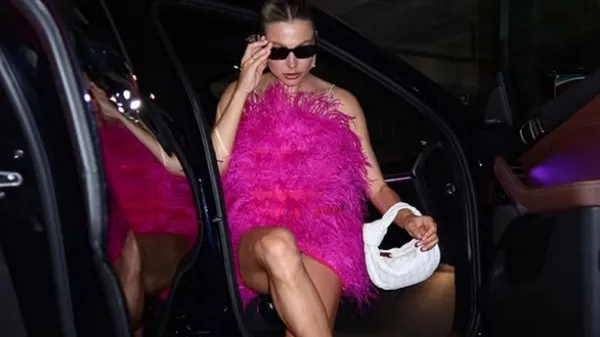 Палка кохана зірки Динамо в ажурних колготках та шикарному міні вразила мережу: виглядає на мільйон