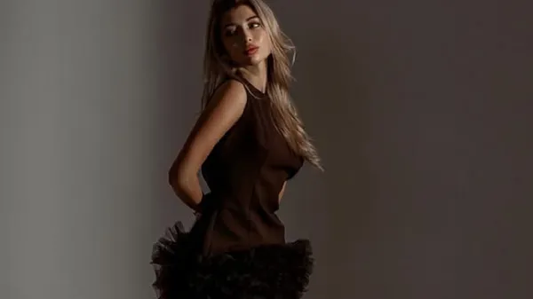 Пристрасна колишня Ярмолюка засвітила спокусливі форми в ефектному бекстейджі – захопила мережу