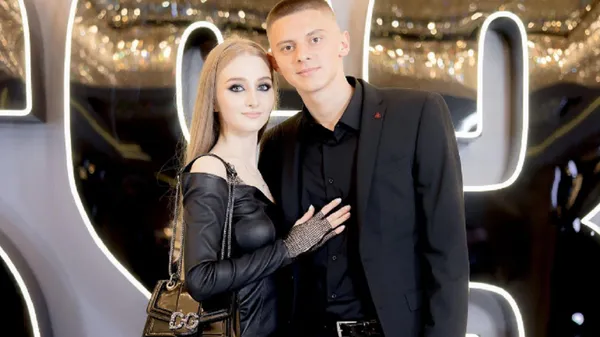 Дружина Миколенка зворушливо звернулася до чоловіка з нагоди свята: "З першою річницею, коханий"