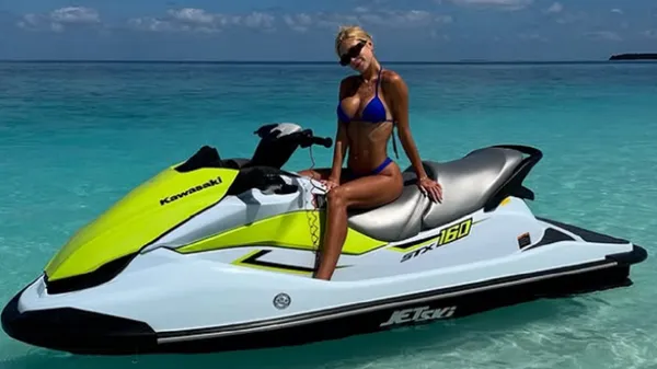 Зваблива жона Коноплі у бікіні похвалилася хвилюючими вигинами на Мальдівах – йому сподобалося