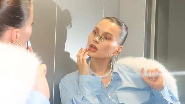 "Надсилаємо кожному українцю": дружина Дубінчака в ролі модної ікони