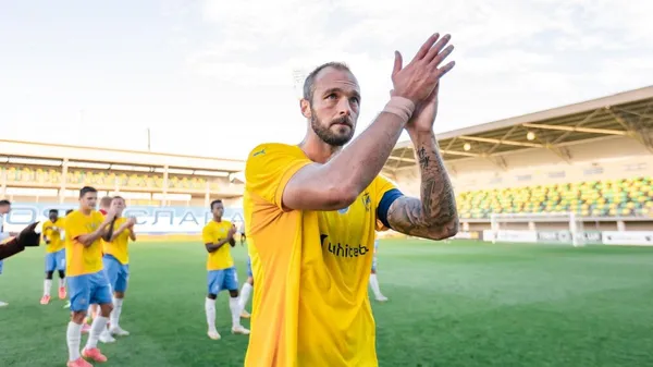 "Підписав контракт зі Шахтарем і отримав 200 доларів": шанує Усика, бере дружину, сірники і сокиру