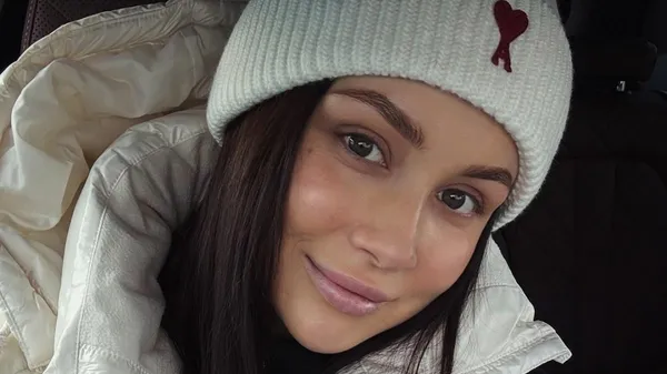 Обраниця Піхальонка похвалилася гарячим персиком: спортивна брюнетка встигає все – сама в захваті