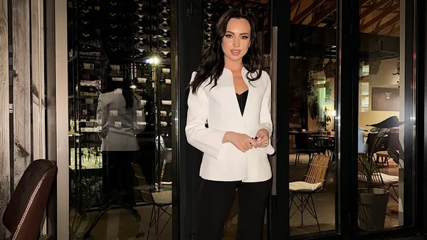 "Пожежа": Сарапій захопився образом своєї обраниці у мінісукні – вона має стрункі ніжки