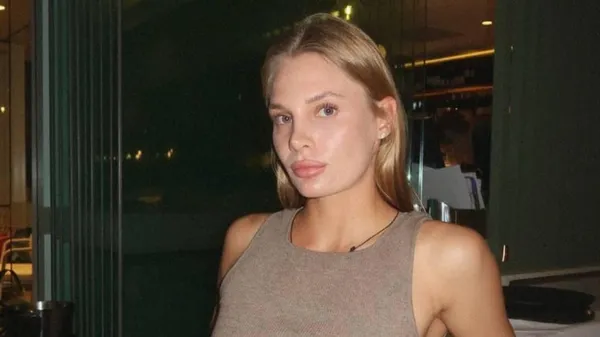 Ястремська привернула увагу яскравим фото – відверто показала струнку фігуру