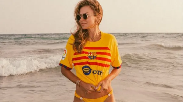 Струнка партнерка Лєвандовскі вразила спортивною фігурою у картатому міні – вона підкорює погляди