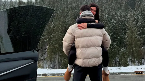 На висоті не лише серцем: Демченко носить соковиту обраницю на плечах у Карпатах – казково