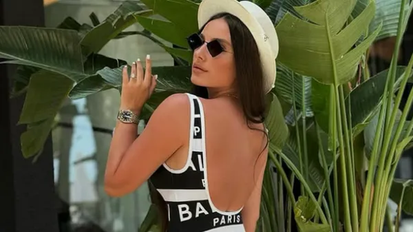 Пылкая возлюбленная украинского футболиста восхитила чувственной фотосессией – совместила гламур и сексуальность