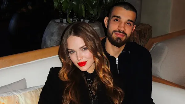 "Бабогло плідно попрацював": красуня жартує, що через вагітність до неї ніхто не пристає ...