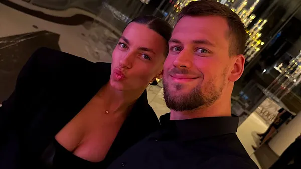 "Лікувальна терапія від чоловіка": грайливі Романчуки знову розчулюють і смішать