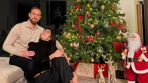 Воротар Атлетіко розтопив серце звабливої коханої: зірка тенісу в захваті від розкішних подарунків