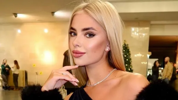 Савіна ефектно повигиналася в міні-спідниці – футболісти не змогли пройти повз