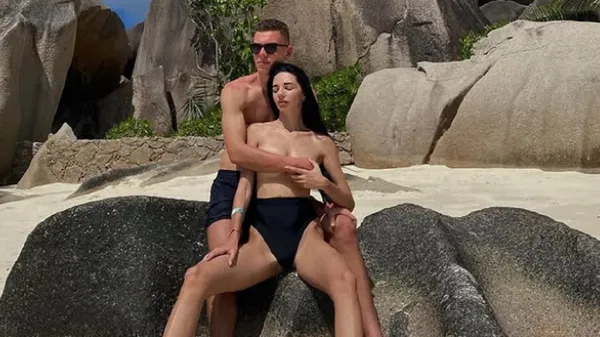 Сексуальна та небезпечна любка гравця Полісся повністю оголилася у ванній: фанати втратили дар мови