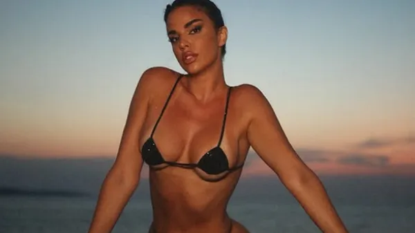 Безсоромна Міс Хорватія повністю оголила соковиті перса та пришвидшила пульс фанам – дика краса