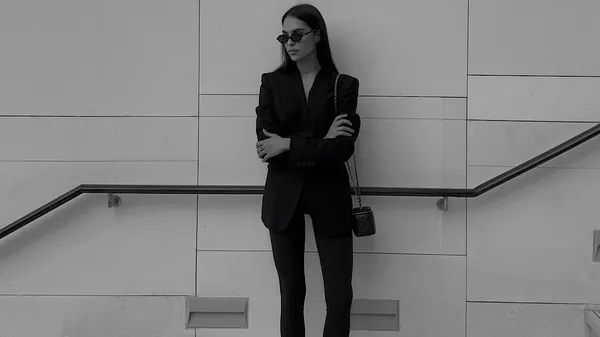 Витончена брюнетка: дівчина Шапаренка підкорює серця своїм стилем