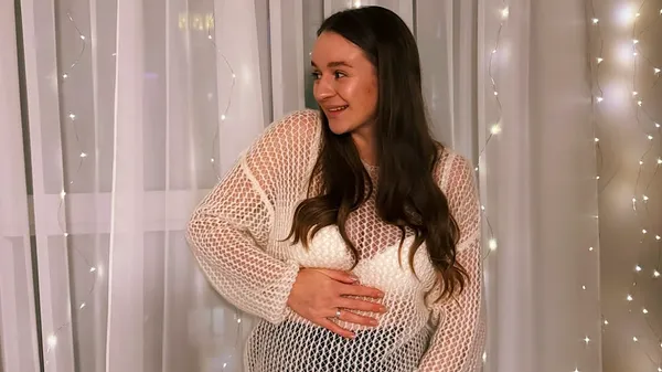 Мистецтво в очікуванні дива: вагітна обраниця Михайленка знайшла нове хобі