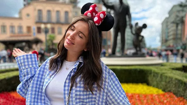 Кривцова насолоджується океанським бризом: релакс на узбережжі