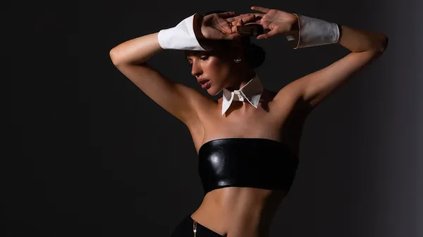 Наречена Очеретька в сяйві троянд: ніжний образ і краса у кожній деталі