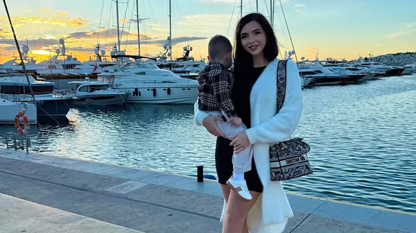 "Мій промінчик сонця": Кочергіна з сином насолоджується теплом Греції