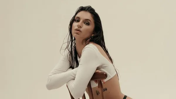 Екс-ведуча Третяк вразила своєю відвертістю – яскравий кадр і спокусливий образ