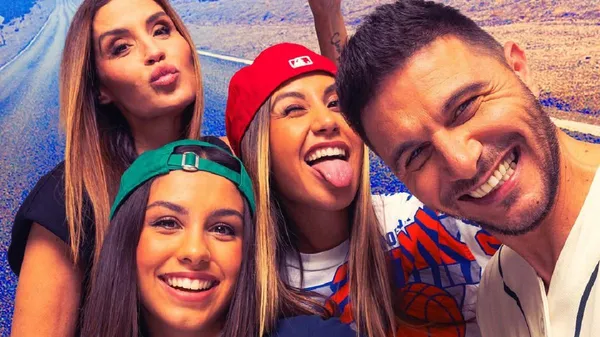 Экс-вингер сборной Испании стал героем сериала – Капитан в Америке окружен тремя красавицами дома