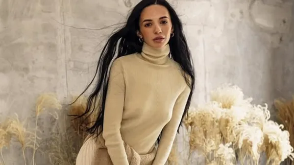 Спекотна дружина гравця Полісся фліртує точеними формами в Дубаї – фото в купальнику