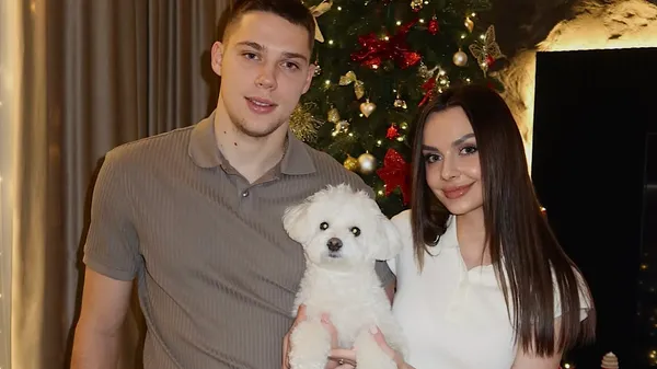 Зачаровує з першого погляду: пасія екс-захисника Кривбасу у стильному луці