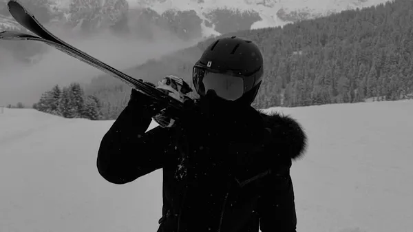 Гірський відрив ведучої Лівого берега: модний вигляд і засніжені пригоди