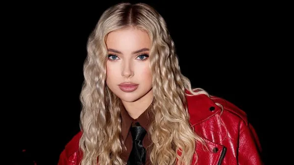 Савіна похизувалася яскравим селфі, яке вразило всіх своєю чарівністю – всі захоплюються її красою