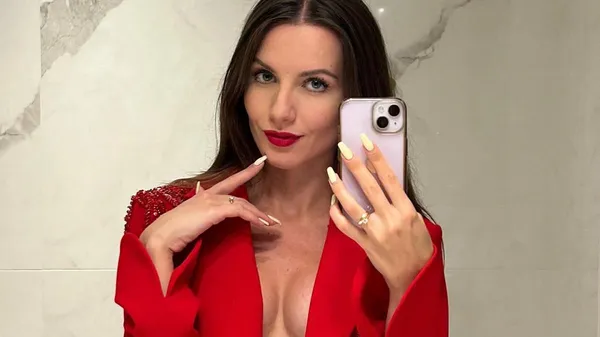 Найсексуальніша футбольна суддя народила від іншого арбітра – між ними 20 років різниці