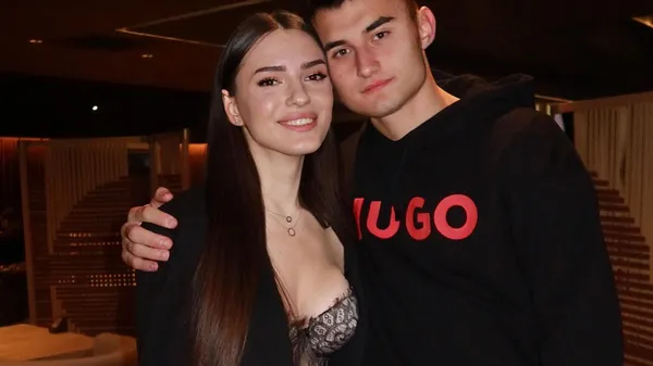 Пасія зірки Руху приворожує дивовижним поглядом моделі – футболіста кличуть в Європу