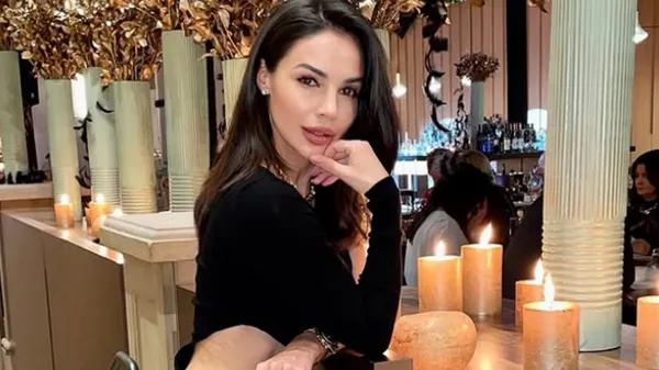 Запальна кохана Коноплянки зводить фанатів з розуму напівоголеною зйомкою на острові – постать мрії