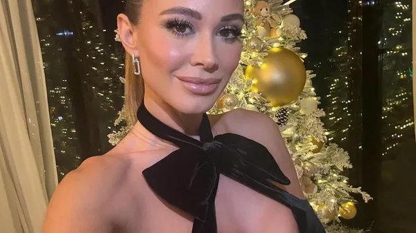 Леотта засветила божественный бюст в зимней сказке – жена Кариуса удивляет откровенностью на морозе