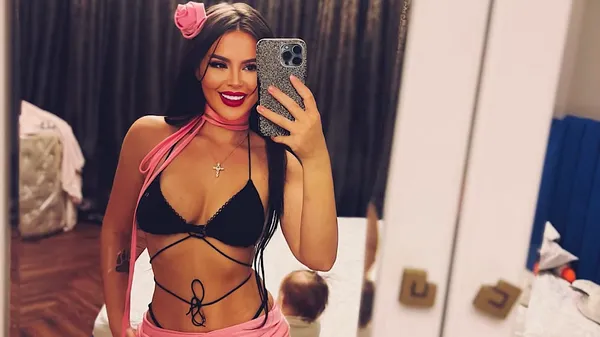 Горячая пассия Герреро "стала раком": футбольные фанаты не находят слов – все взгляды на ее грудь