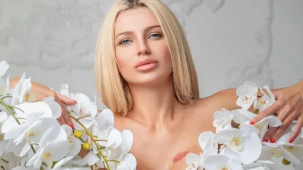 Найгарячіша екс-дружина Жерсона розбурхує уяву пікантною позою в хижому купальнику – грація кішки