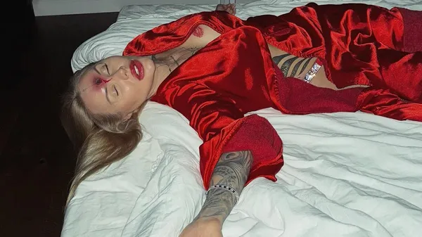 Морозюк змінила фах, але повернулася в еротичний жанр – фанати зацінили з шоком: "Зняли порчу?"