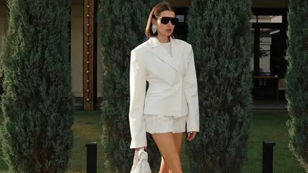 Гламурна дружина зірки Динамо шокувала точеними формами в елегантному міні – завжди ідеальна