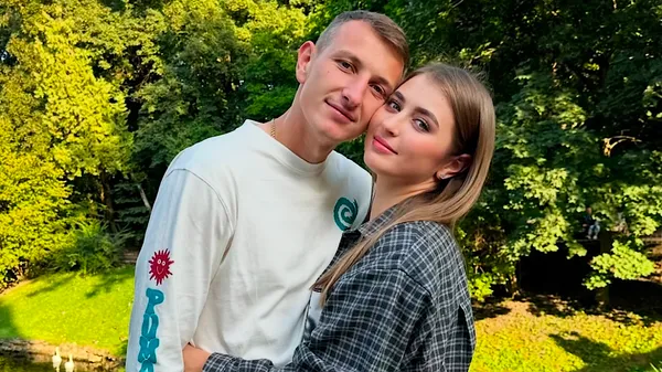 Ті ж стіни, ті ж почуття: Різник і його пристрасний поцілунок через роки