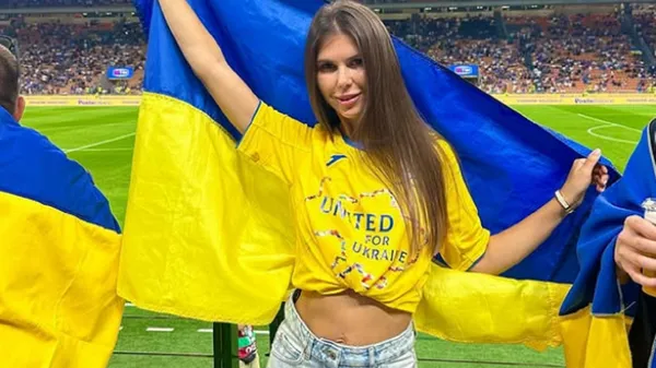 Неймовірна Реброва з'явилася на прогулянці з улюбленцем і вразила всіх фігурою – підкорила погляди