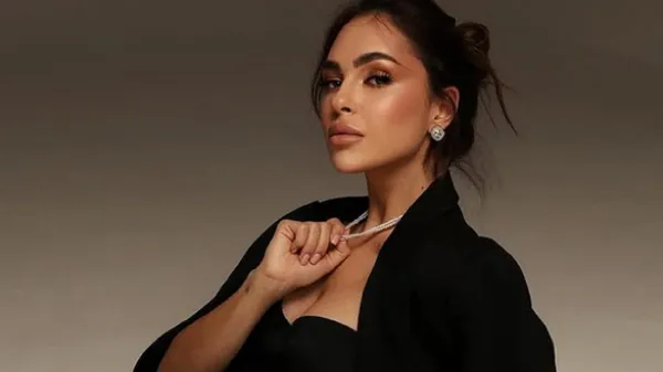 Девушка Шапаренко восхитила стройной фигурой в платье с декольте – фаны прозвали ее "богиня красоты"